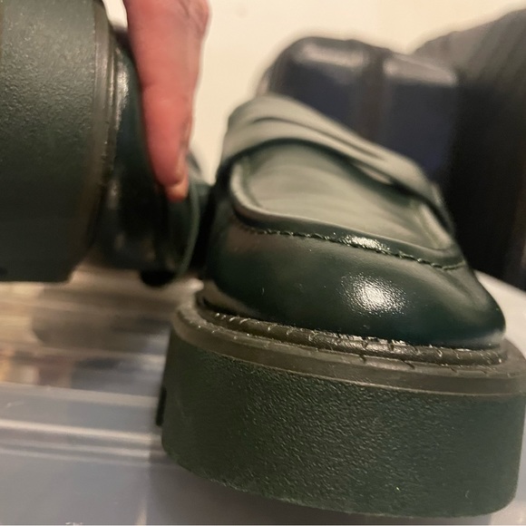 Brand new discreet platform loafers. Very dark green, size 8.5 - Picture 3 of 4